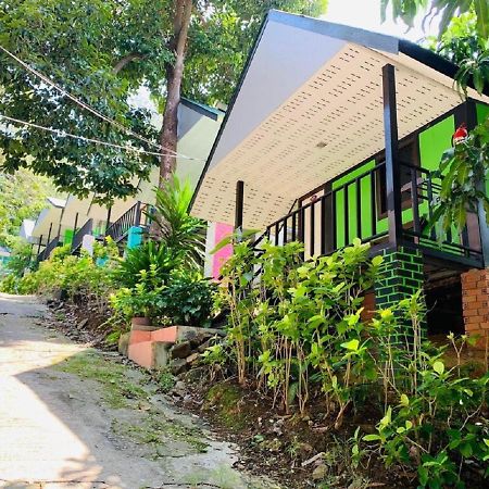 Hostel Apache Top Hill Ko Phi Phi Exterior foto